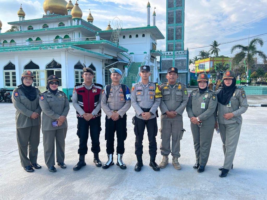 Pengamanan Humanis Polres Lingga Iringi Kepulangan Jemaah Haji dari Tanah Suci