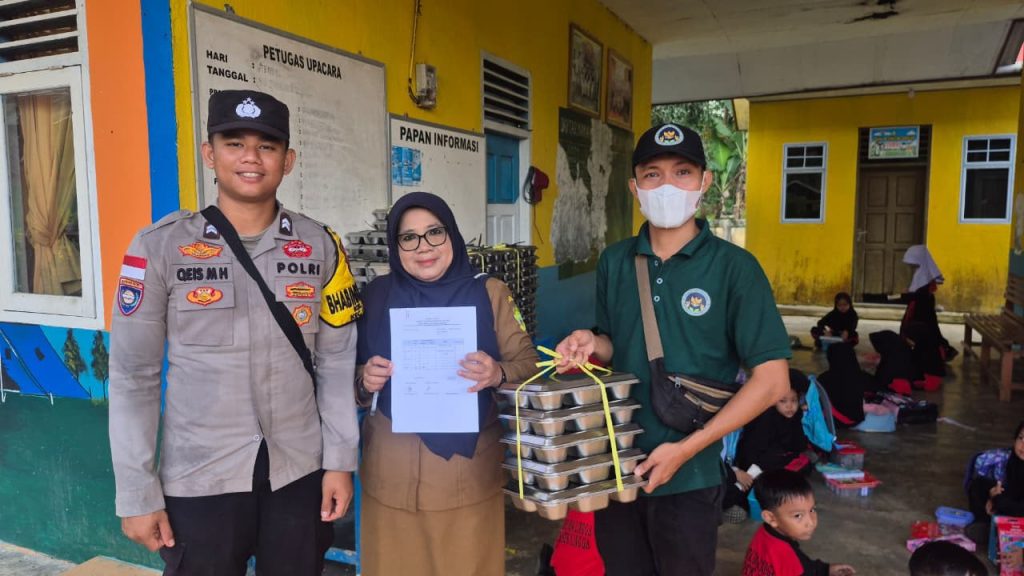 Polsek Daik Lingga Kawal Distribusi 1.605 Porsi MBG, Pastikan Makanan Bergizi Tepat Sasaran