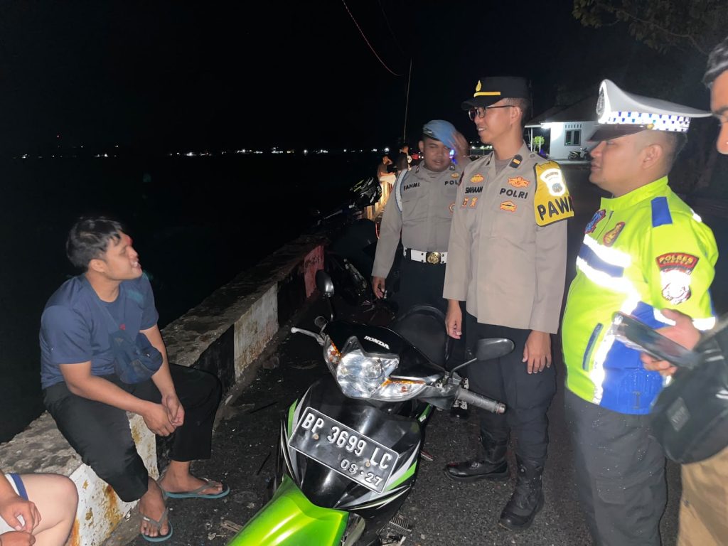 Polres Lingga Hadir di Tengah Masyarakat Lewat Patroli Malam Humanis
