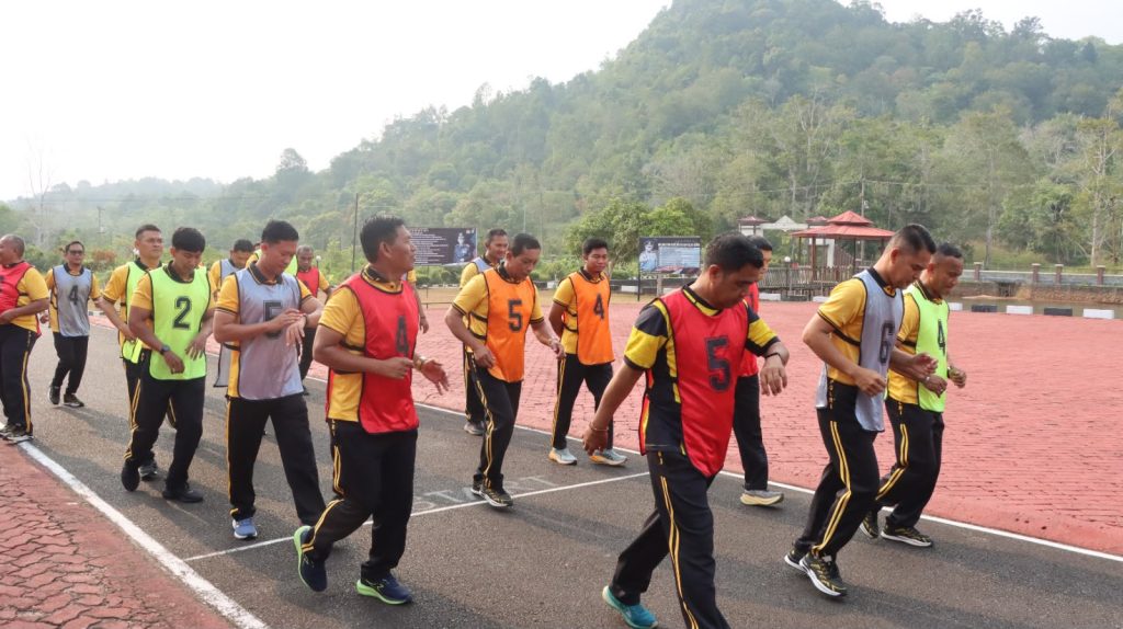 JAGA KEBUGARAN DAN KESIAPAN PERSONEL, POLRES LINGGA GELAR TES KESAMAPTAAN JASMANI SEMESTER II TAHUN 2026